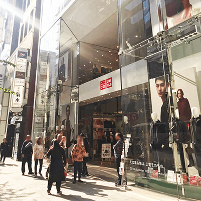 クリニックのヨシノヤビルはユニクロを過ぎて2つ先のビルです。