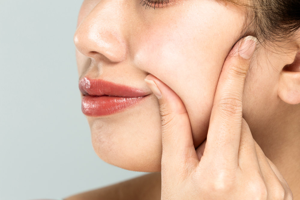 頬のたるみを改善したい！原因と改善法をご紹介
