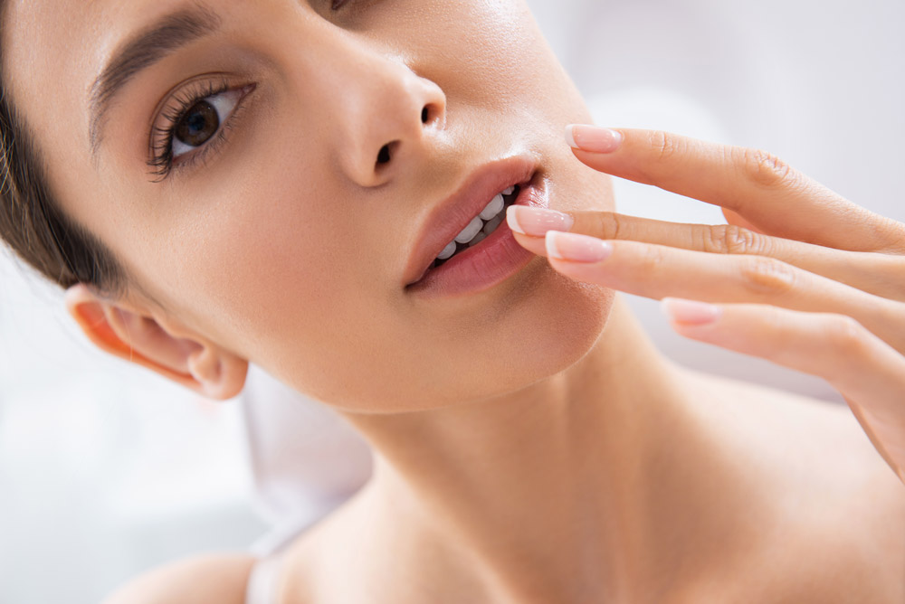 たらこ唇を目立たせずコンプレックスを解消する方法とは？